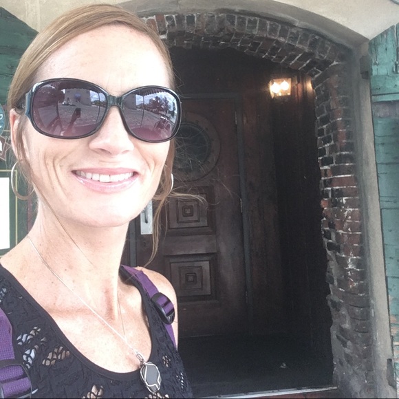 Meet your Posher, Lori - Picture 3 of 5